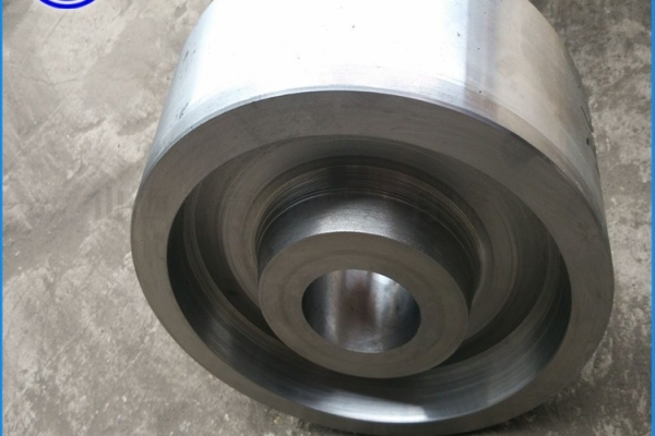 锻造支重轮托轮锻件