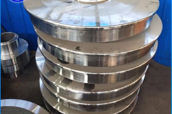 侧式悬臂堆取料机车轮